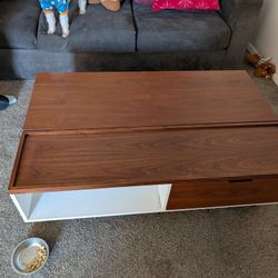 Coffee Table W/ Lift Top 