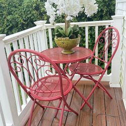 Cut Red Out doors Table