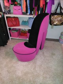 looking for high heel/shoe chairs in chicago