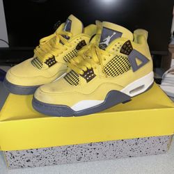 Jordan 4 Lightning Size 8