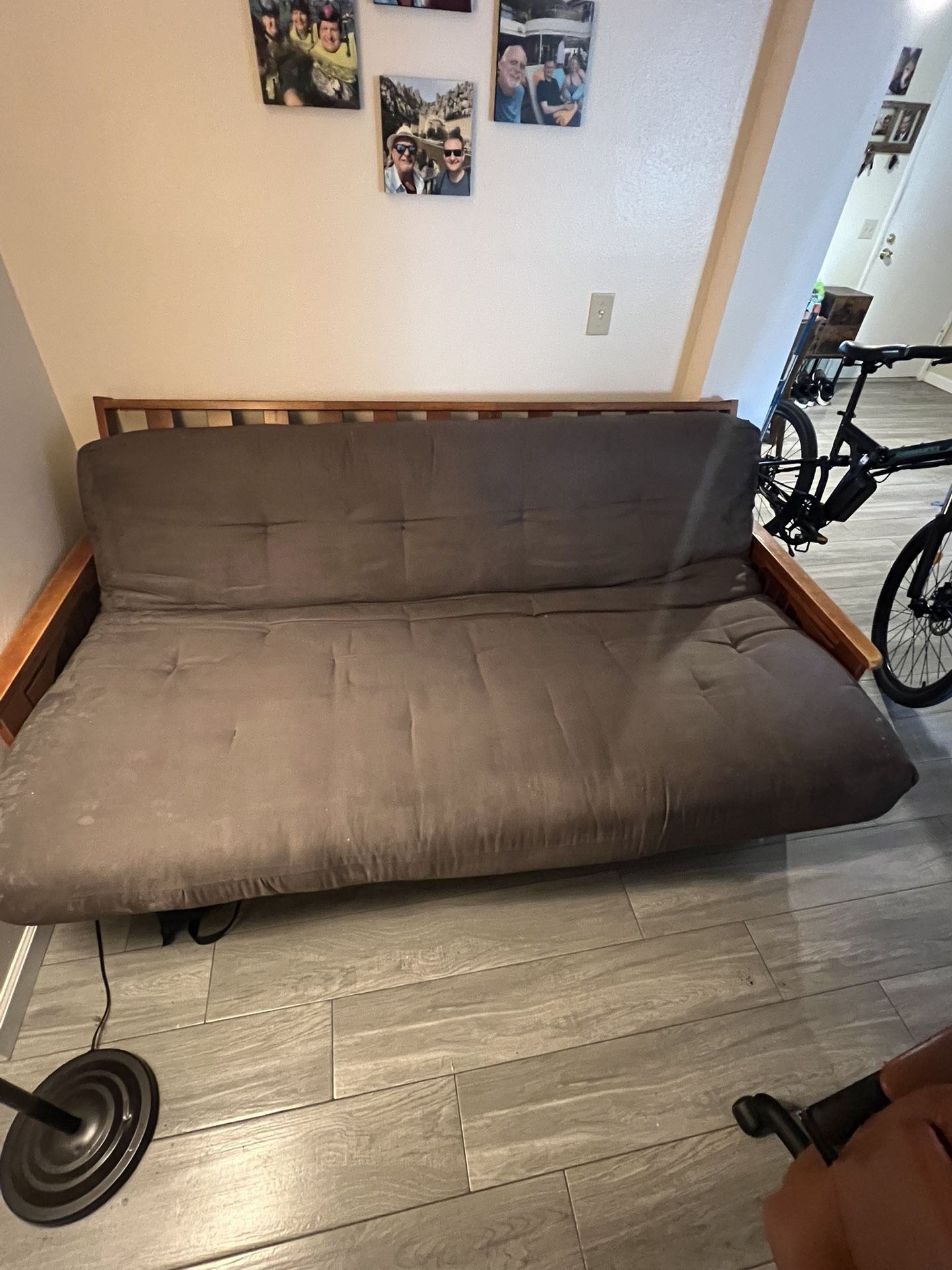 QUEEN SIZE FUTON