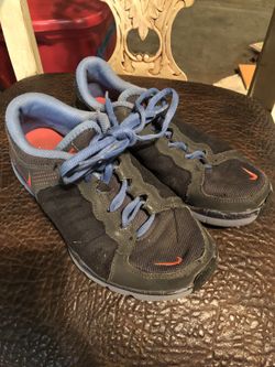 Woman’s Nike shoes 6.5