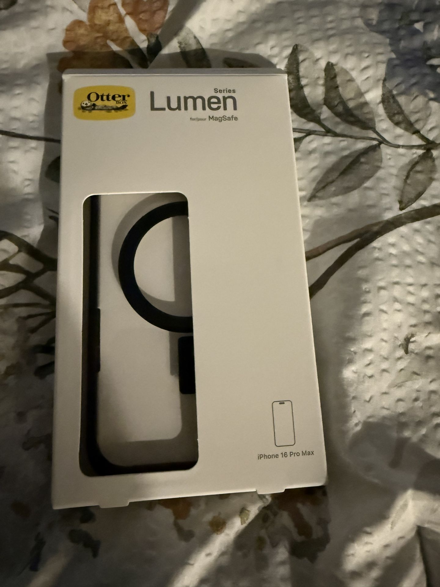 16 Pro Max Otterbox Lumen