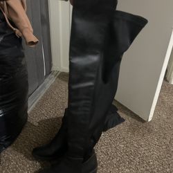 Black Boots 