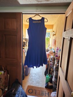 ELLEN TRACY SIZE 10 BLUE PLEATED DRESS