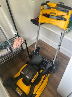 DEWALT Electric self propelled mower