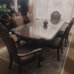 Dinning Room Table And Chairs 