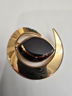Vintage - Sarah Coventry Gold-Tone Brooch with Black Stone