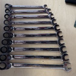 Snap-on 10pc Metric Flank Drive Plus Reversible Ratcheting Combination Wrench Set (10-19mm).