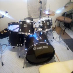 Yamaha 5 Piece Stage Customs Drum Set