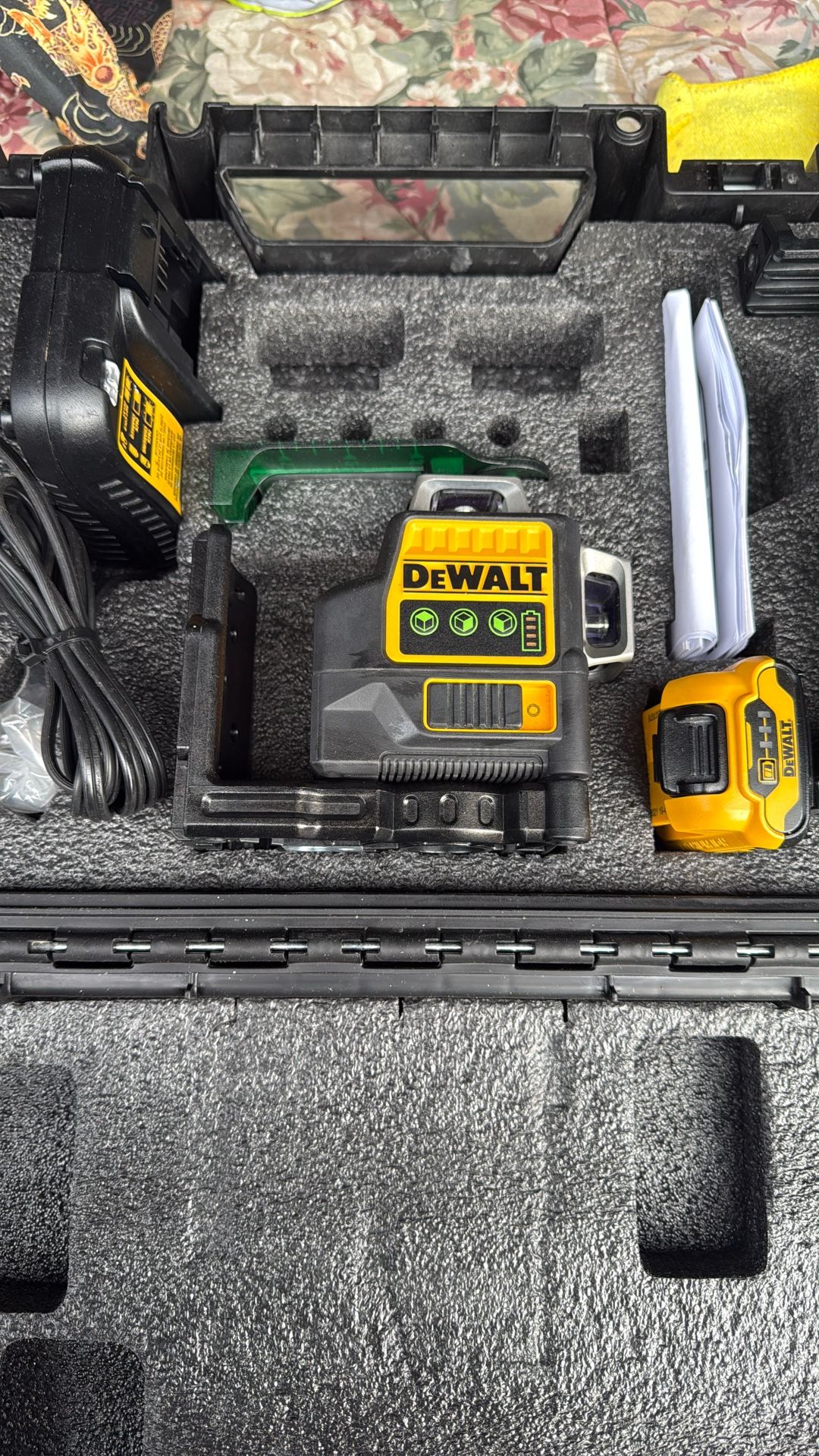 M12 Dewalt 360° Greenlight Laser Like New
