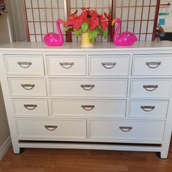 ELEGANT STYLE DRESSER 