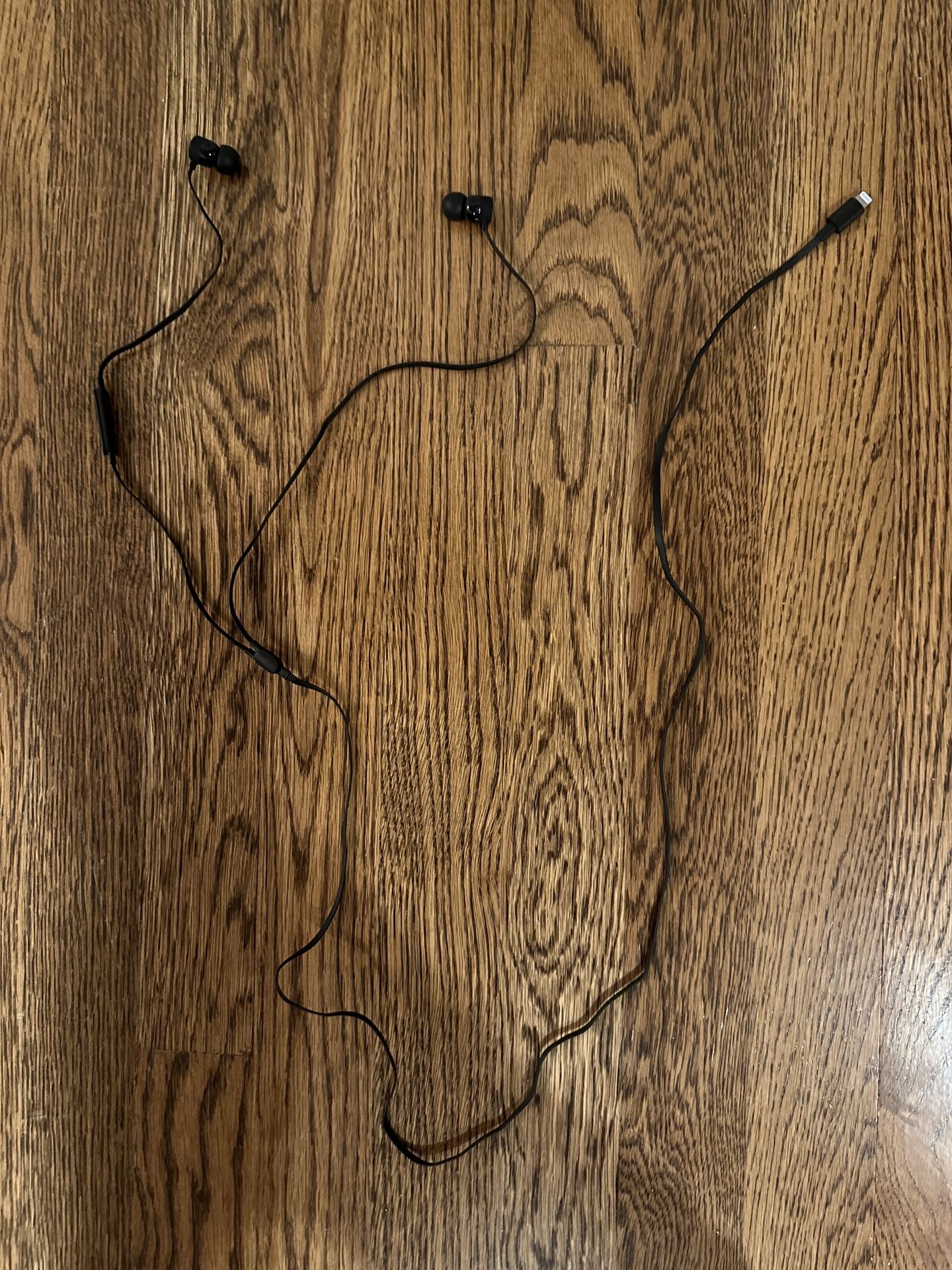 Beats urBeats3 Wired Earphones with Lightning Connector (Magnetic)