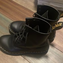 Women Dr. Martens boots