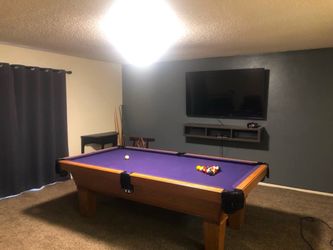 Picture show a purple felt, but it is now black! New felt.