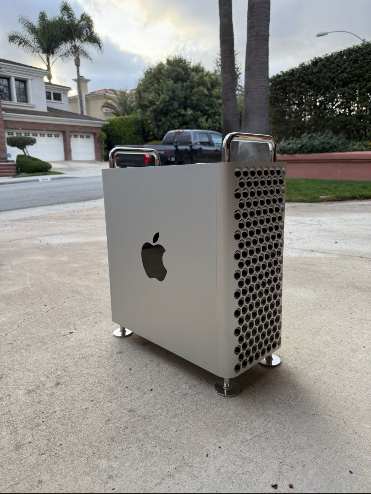 Mac Pro 16-core Intel Xeon, 96GB RAM, AMD Radeon Pro Vega II Duo 32GB GPU, With Apple Care 8TB SSD