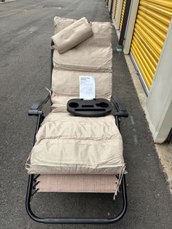 Zero Gravity Reclining Lounge Chair with Cushion