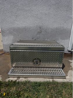 Peterbilt - Aluminum Tool Box (2)