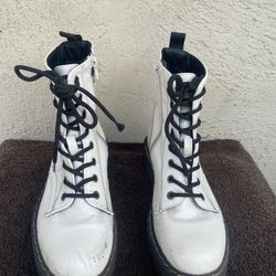 Sincerely Jules White Boots Lace Up 7.5 M…..