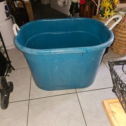 VERY LARGE PLASTIC TUB WITH HANDLES