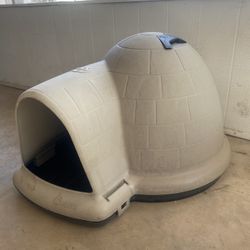 Igloo Dog House