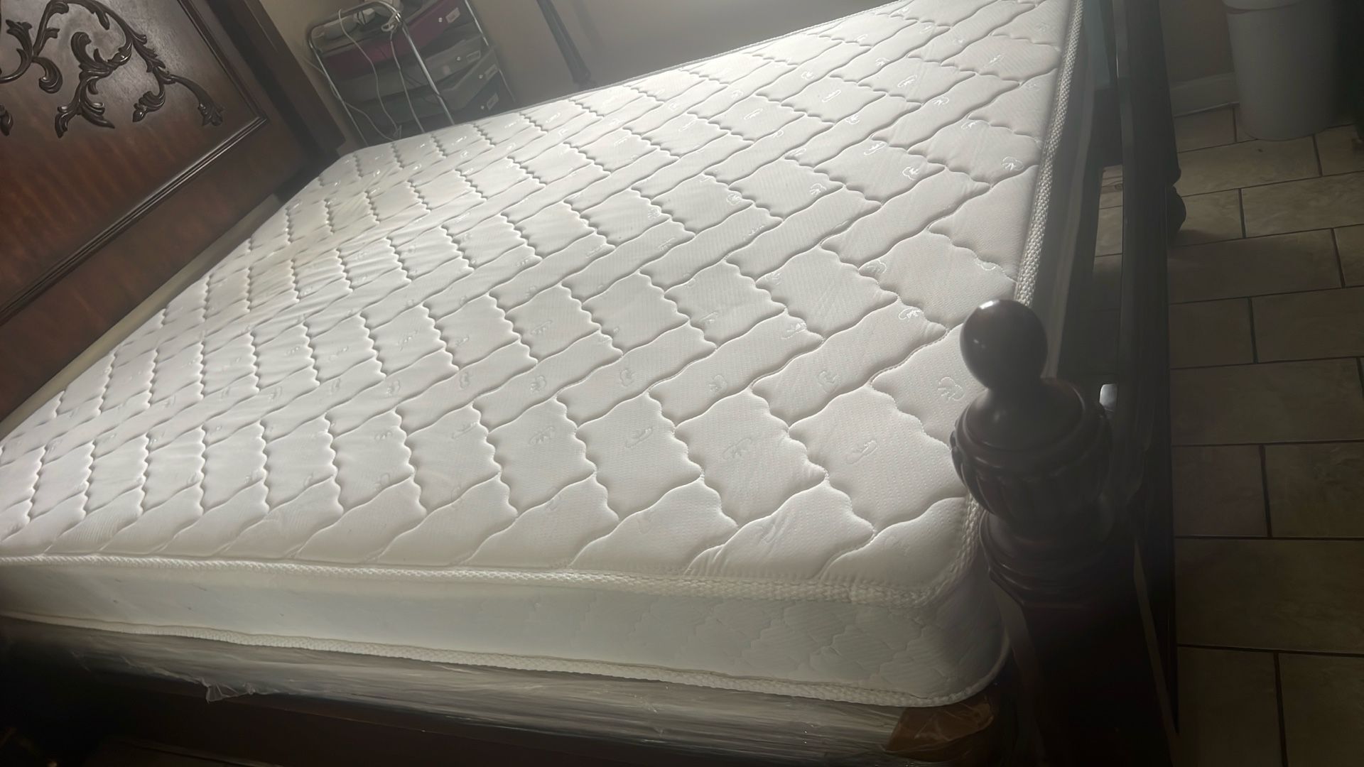 Queen Mattress , Box Spring & Metal Frame