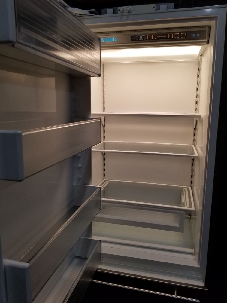 SubZero DOUBLE 700TC 54Inch Builtin REFRIGERATOR FREEZER for Sale in Los Angeles, CA OfferUp