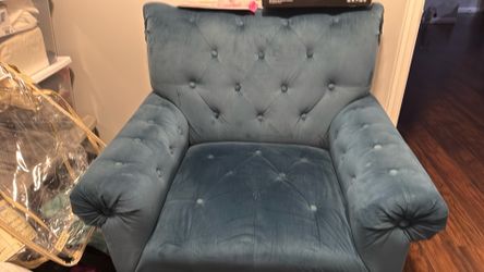 Armchair bought it from HomeGoods no longer need it in good condition