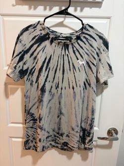 women’s VS PINK tie dye shirt M