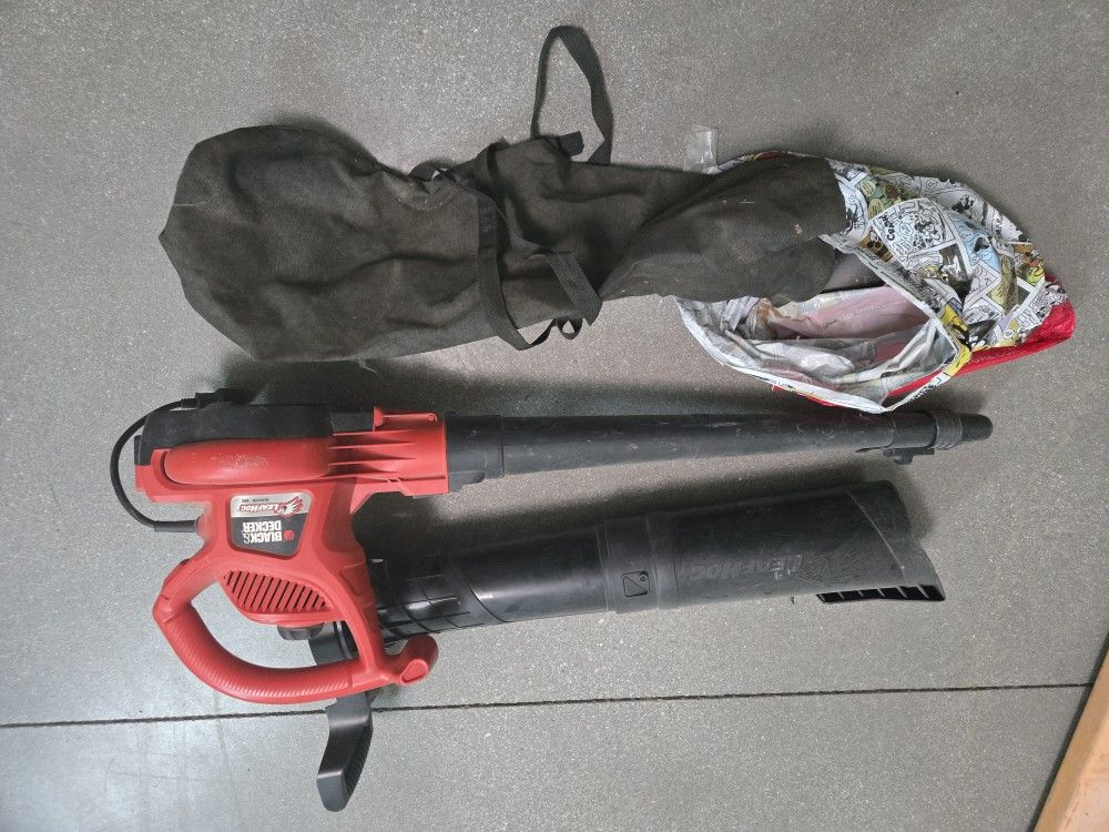 Black & Decker LeafHog Leaf Blower And Vacuum