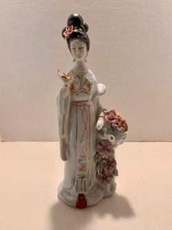 Vintage Hand Painted Japanese/Asian Geisha Porcelain Figurine