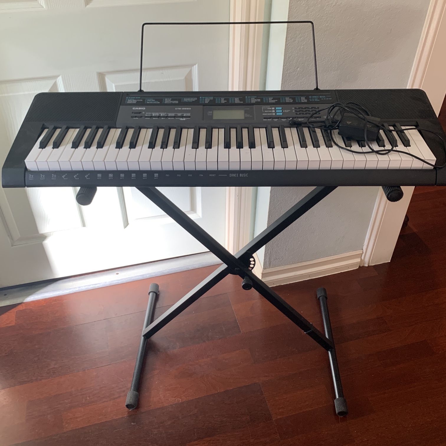CTK-2550 Casio CTK 2550 w/ stand