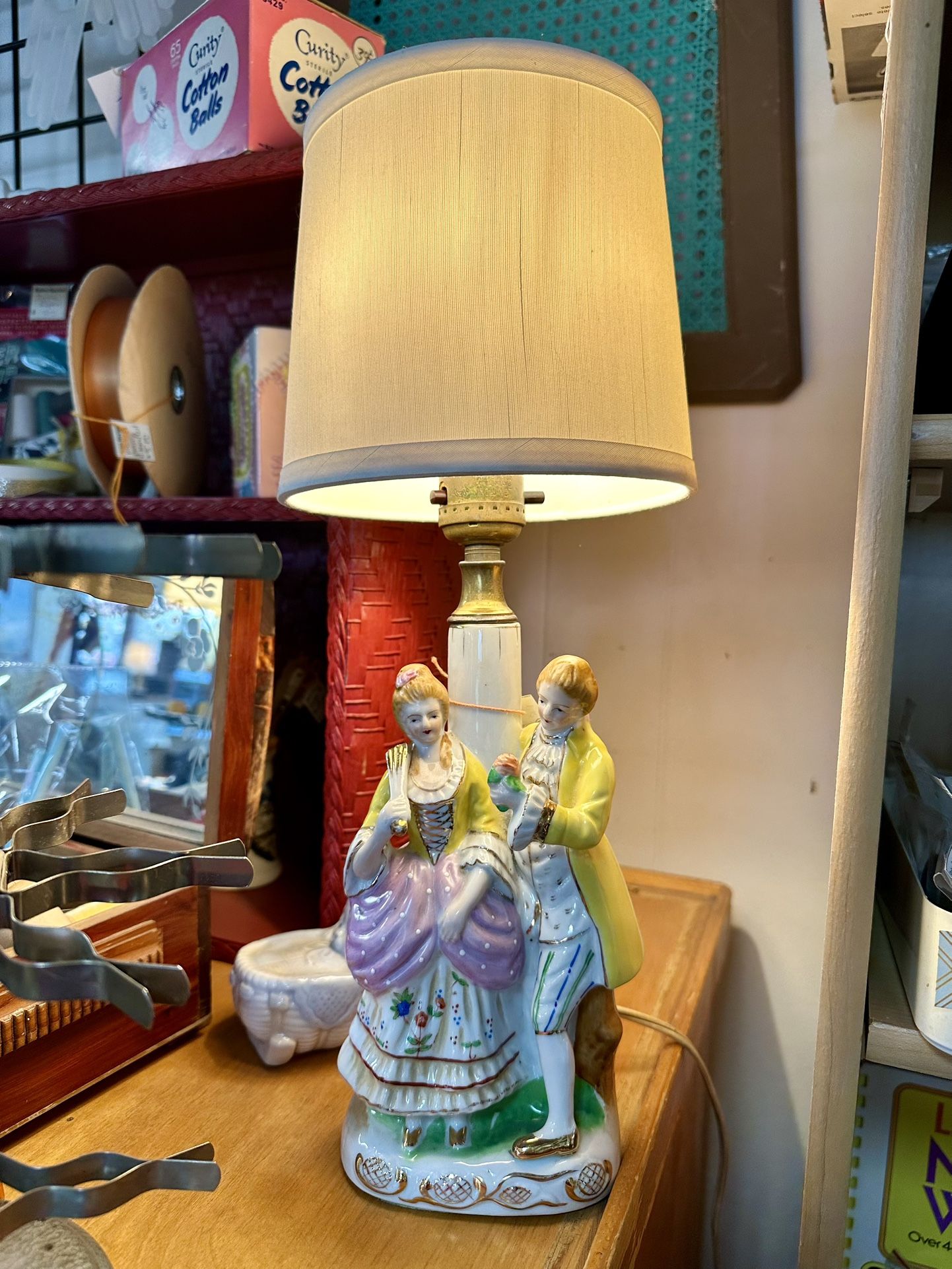 Vintage Colonial Couple Porcelain Lamp