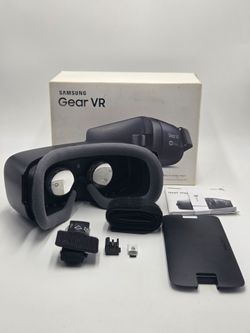 Samsung Gear VR Headset in Black with Gray Face Cushion