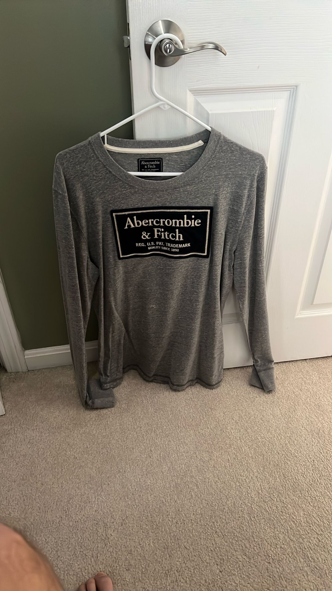 Adult Medium Abercombie Long Sleeve Shirt