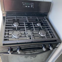 Stove Gas 4 burners Color Black