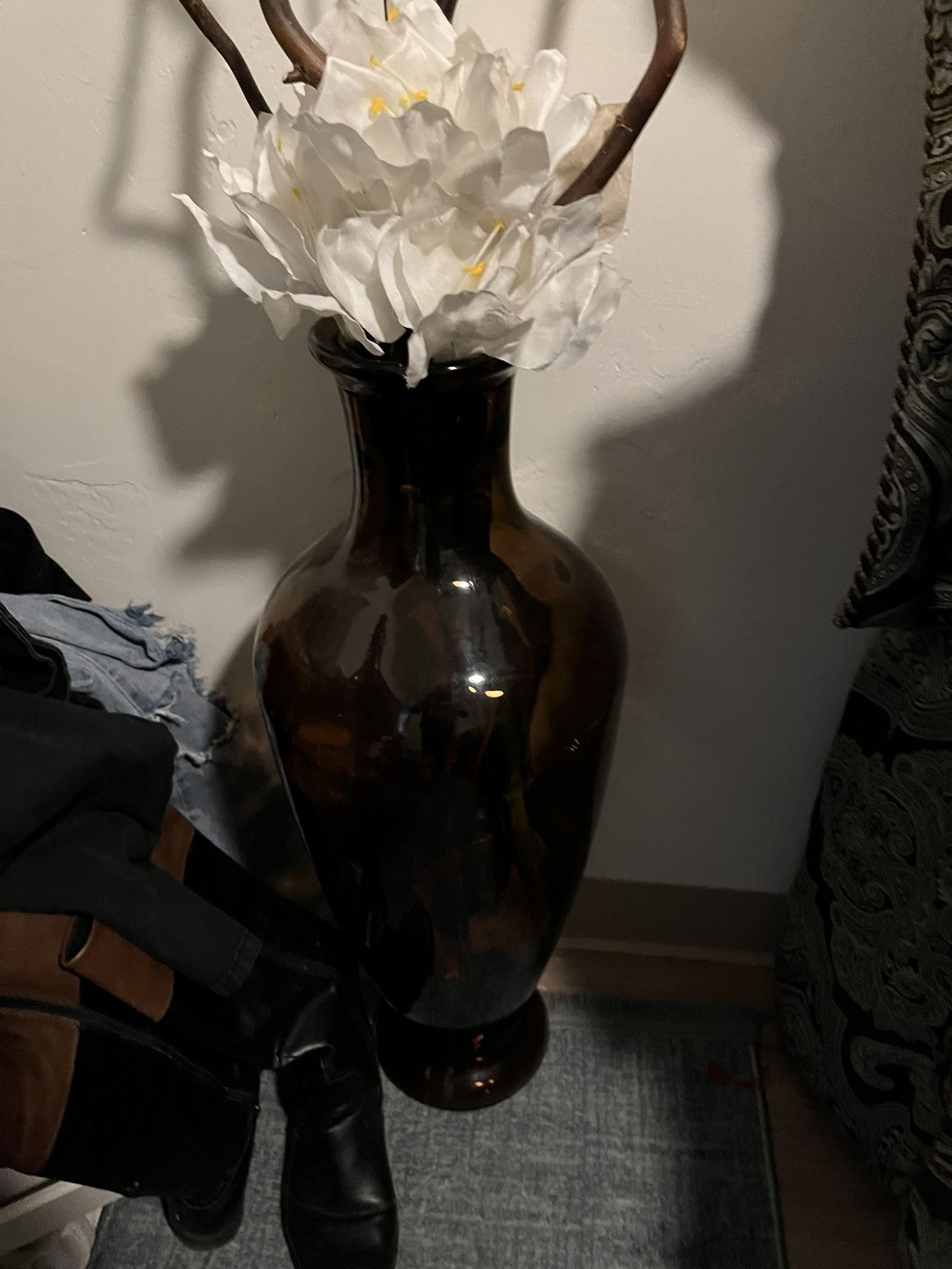 Tall Vase  With Flowers An Long Stix 