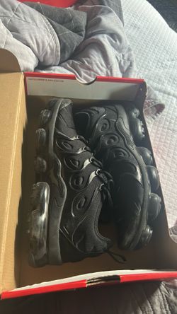 Black vapor max plus men’s 10.5
