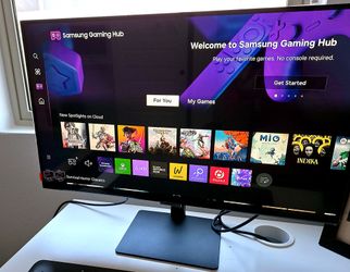 Samsung M5 27" Smart Monitor - Near New, Remote Included