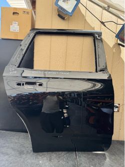2025 CHEVROLET TAHOE RIGHT REAR DOOR OEM USED