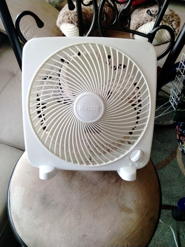 Massey 9 Inches Personal Box Fan $10