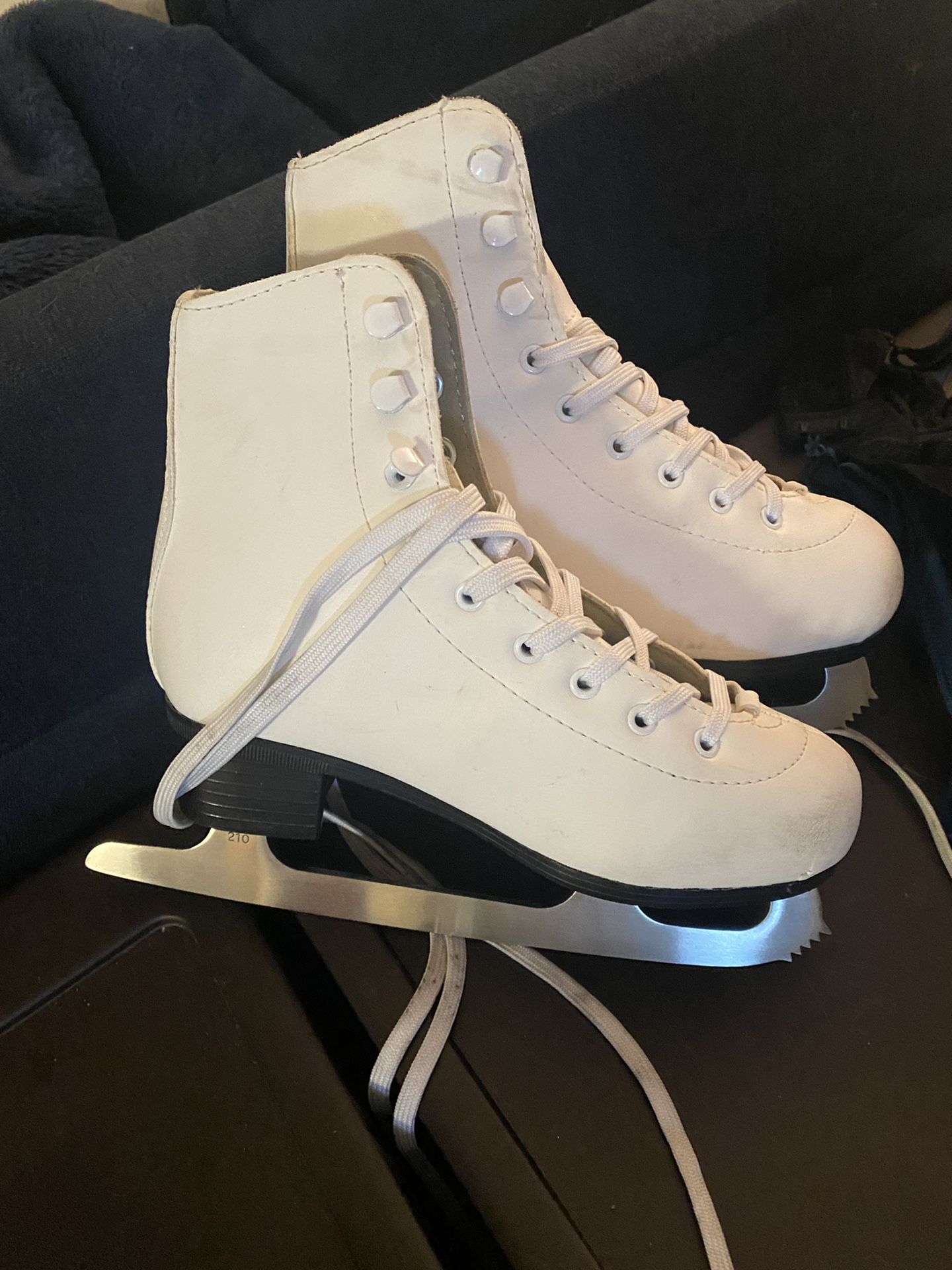 Girls & Women’s Ice Skates /figure Skates Size 3 & 8–Barely Used