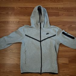 Nike Men Grey Tech Fleece Size (Small)