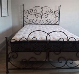 Beautiful California King Wrought Iron Bed. Used, in good condition. Good Quality!

Cal King Bed Frame With Mattress and Box Spring Set.

$495