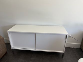 White dining buffet