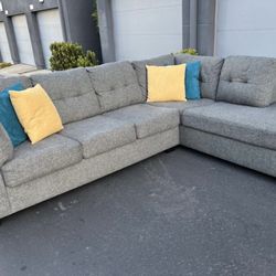 Beautiful Living Spaces Gray Sectional Couch !!