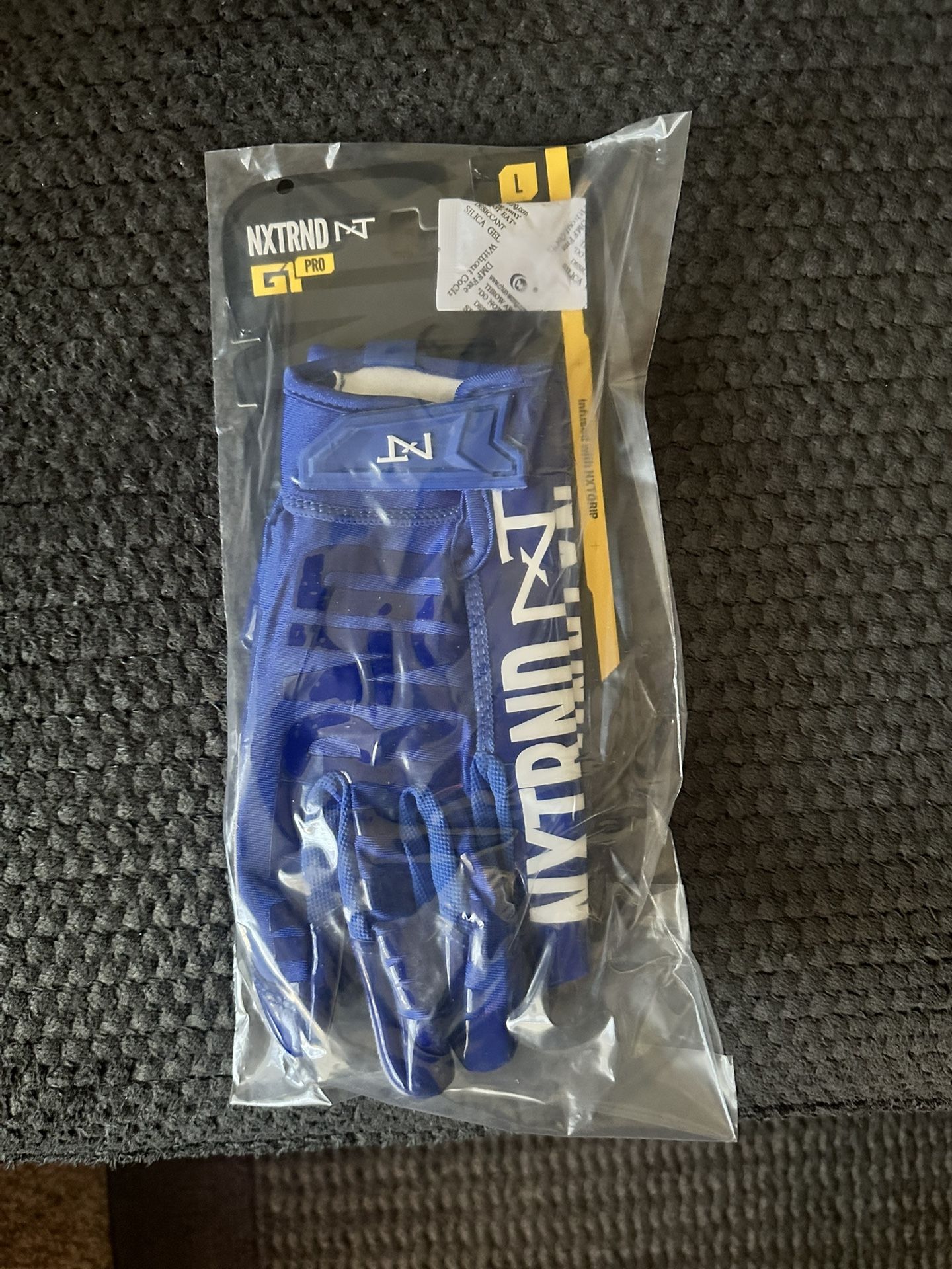 Nxtrnd G1 Adult Lrg Football Gloves NEW!!