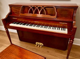 Like New YAMAHA M500 Piano - Delivery Available