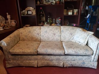 Beautiful couch with pull out bed excellent condition paid over 2000 well sell for 300 moving downsizing