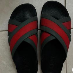 GUCCI SLIDES